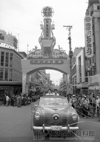 開港百年祭にわく伊勢佐木町 昭和33(1958)年5月