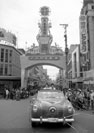 開港百年祭にわく伊勢佐木町　昭和33(1958)年5月