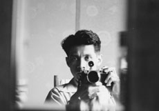 鏡の前で　広瀬始親氏　昭和28年（1953）8月8日
