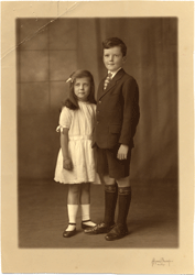 震災の犠牲となった9歳のフランク・パーリングトンと妹のメアリー　1923（大正12）年　クララ・ルーミス文書